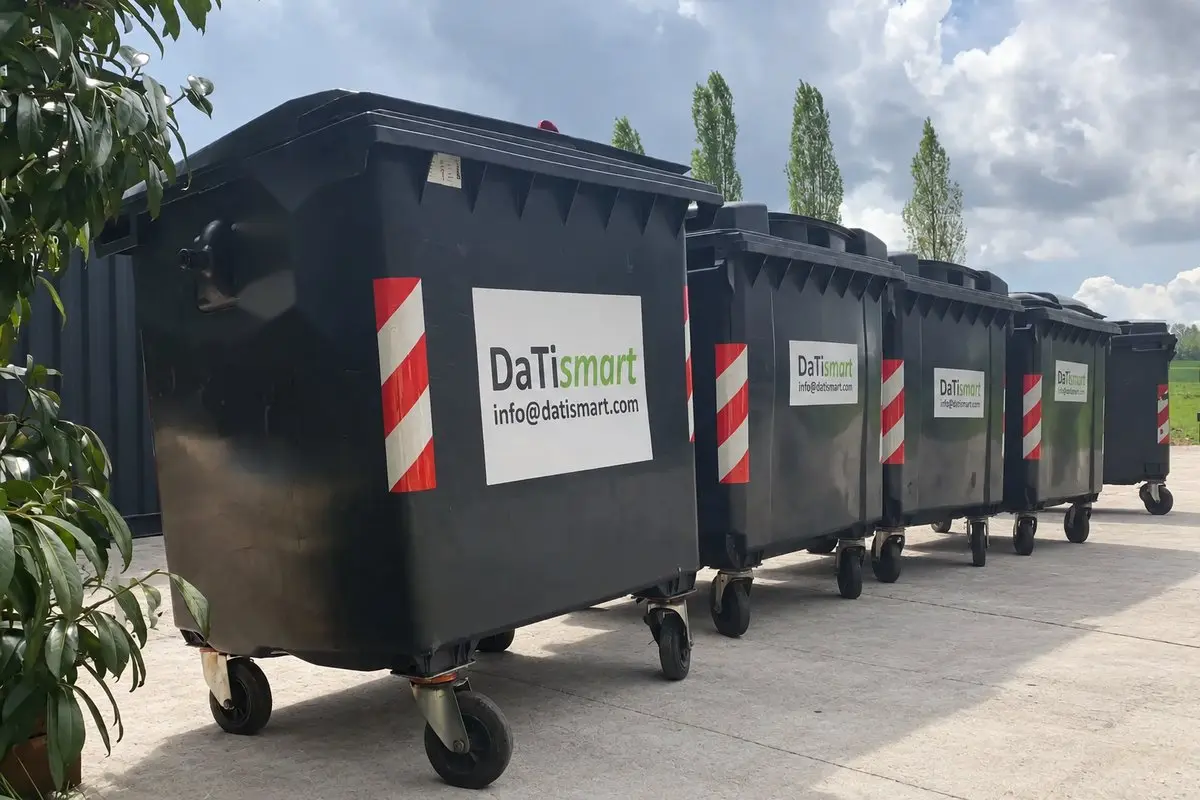 Conteneurs à roulettes de 1100 litres Datismart pour la collecte des déchets résiduels
